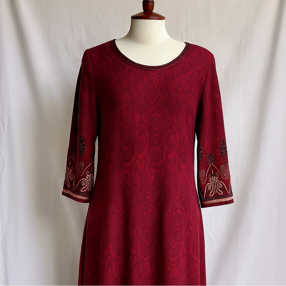 The perfect Christmas dress!!

Reborn —-> Swirly Red Maxi Dress